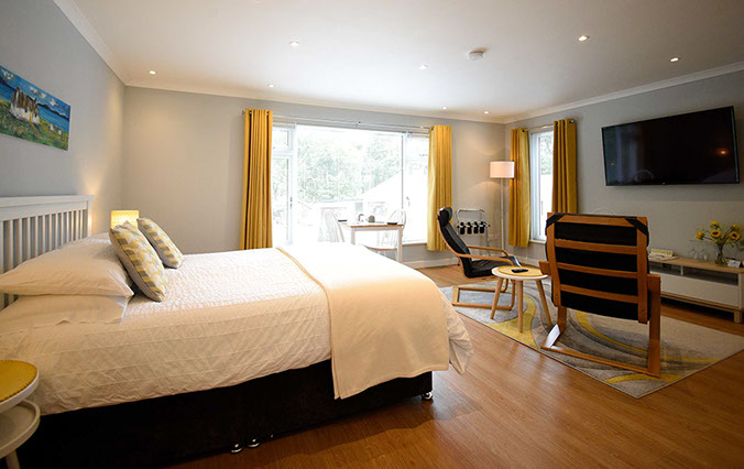 Medina Accommodation is an Open Plan Accommodation with Private Guest Seating Area and Widescreen Smart TV