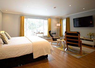 Medina Accommodation is an Open Plan Accommodation with Private Guest Seating Area and Widescreen Smart TV