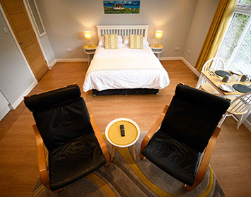 Medina Accommodation has a comfortable guest seating area and King Size Double Bed