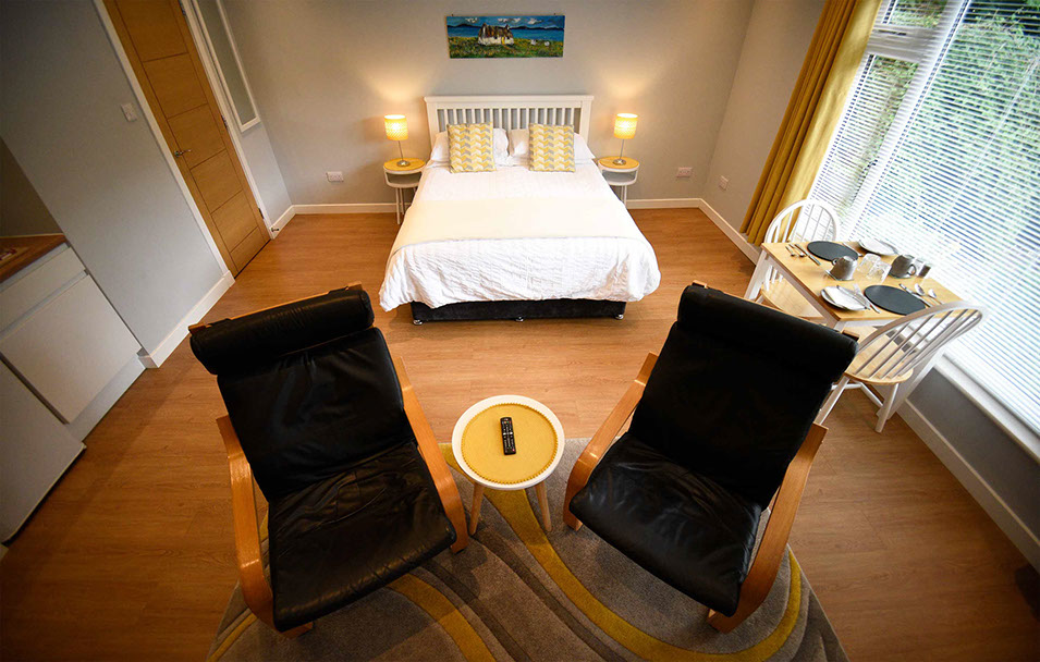 Medina Accommodation has a comfortable guest seating area and King Size Double Bed